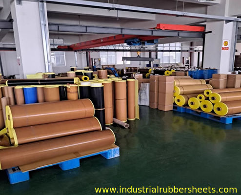 High Strength PTFE Coated Fiberglass Fabric with 200%-320% Elongation At Break and 10KV/mm Break Down Voltage