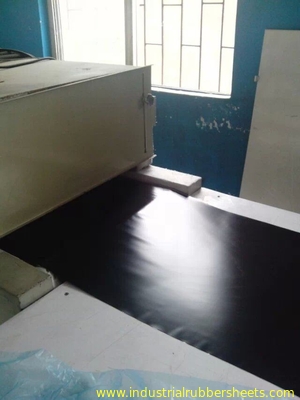 لوح مطاط السيليكون اللون الأسود سطح أملس 1.0 / 1.2 م طول 10 م